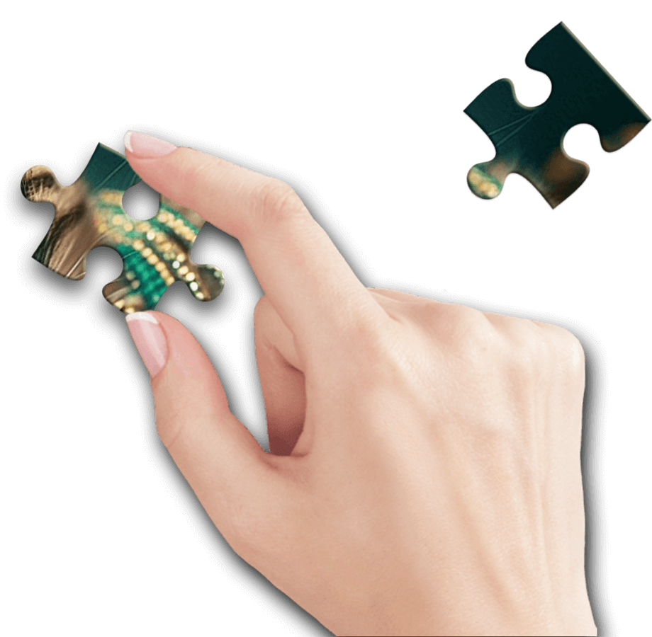 Рука с пазлом